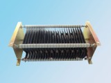 不銹鋼電阻器，是指在電子電路中時常會用到不銹鋼電阻器器，簡稱不銹鋼電阻器。所謂不銹鋼電阻器，是指電阻的阻值誤差、電阻的熱穩(wěn)定性（溫度系數(shù)）、電阻器的分布參數(shù)（分布電容和分布電感）等項指標均達到一定標準的電阻器。